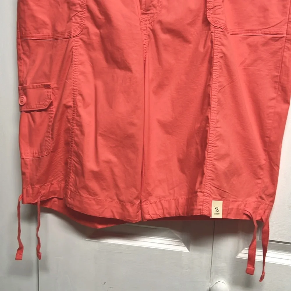St Johns Bay George Peach Pink Mid Rise Cargo Bermuda Shorts Size 16 NWT
